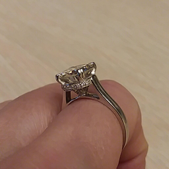 4 CARAT MOISSANITE RING - Picture 7 of 8